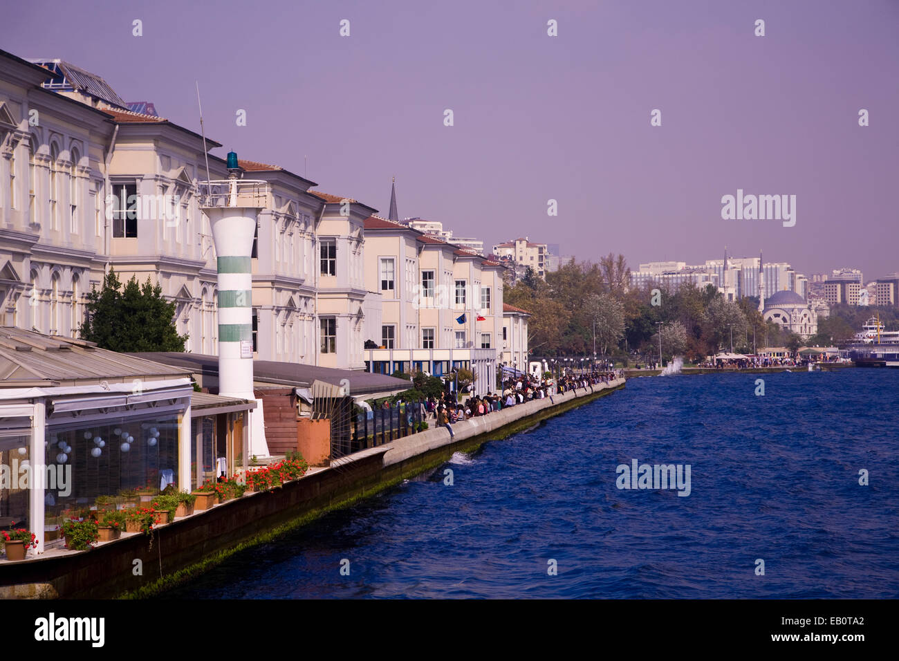 Bosporus-Seeweg trennt die europäischen Seite von Istanbul (oben gesehen) von der asiatischen Seite, Istanbul, Türkei, Nahost Stockfoto