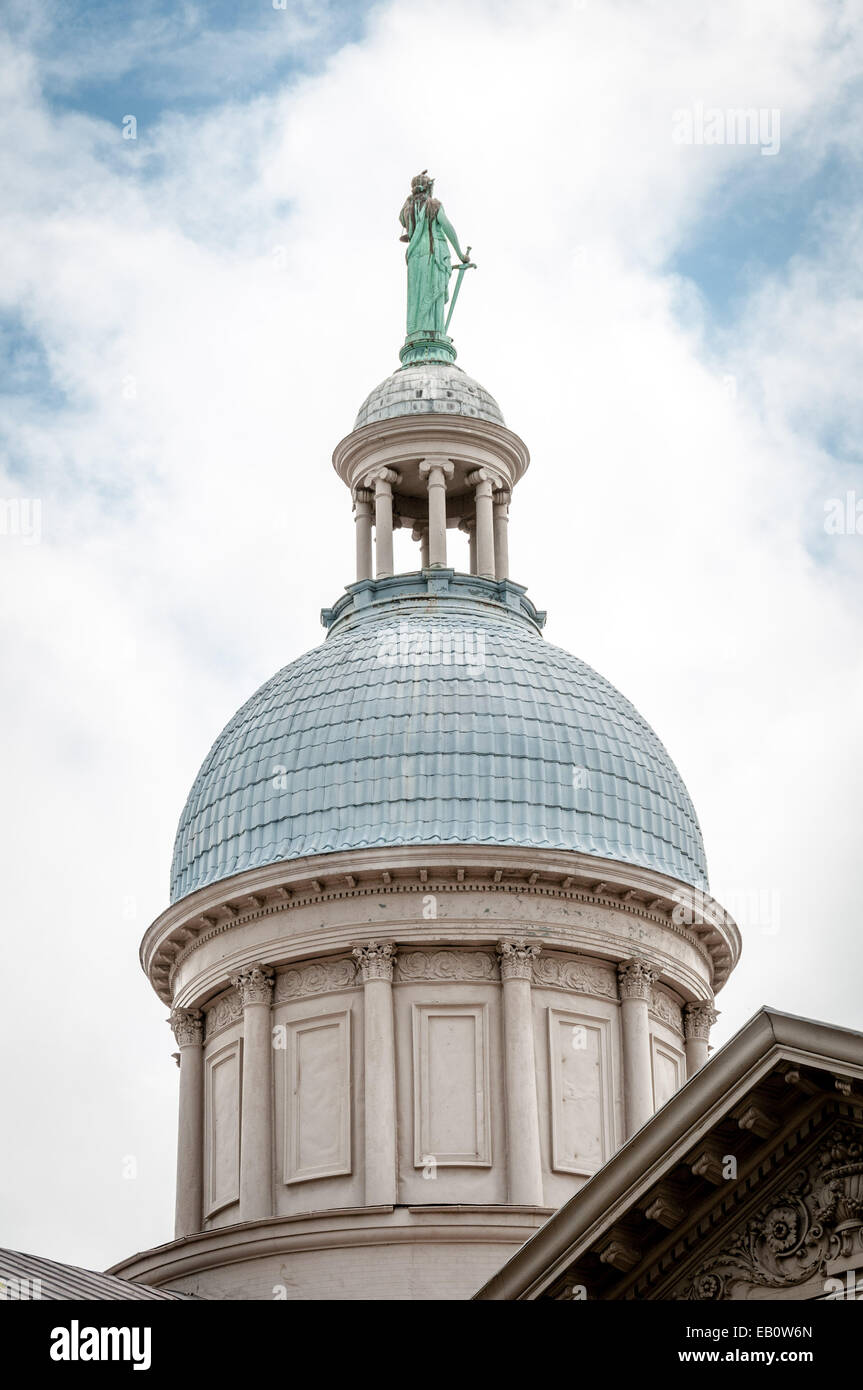 Statue von Gerechtigkeit, Augusta County Courthouse Kuppel, 1 Osten Johnson Street, Staunton, Virginia Stockfoto
