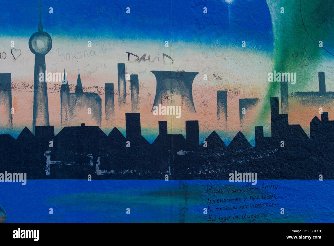 Berliner Mauer Graffiti Street Art industrielle skyline Stockfoto