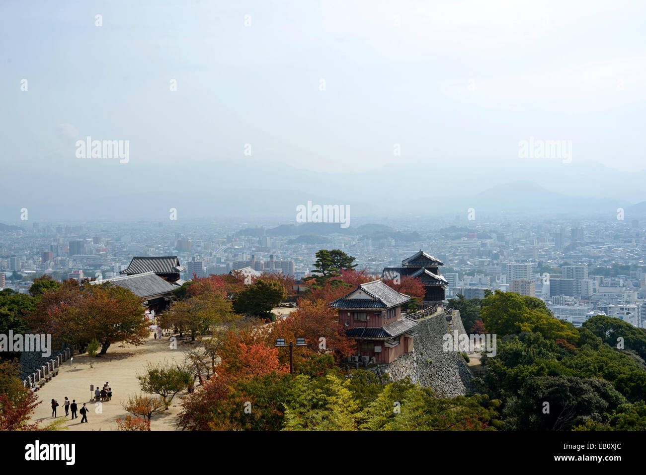 Matsuyama Stadt, gesehen von der Burg Stockfoto