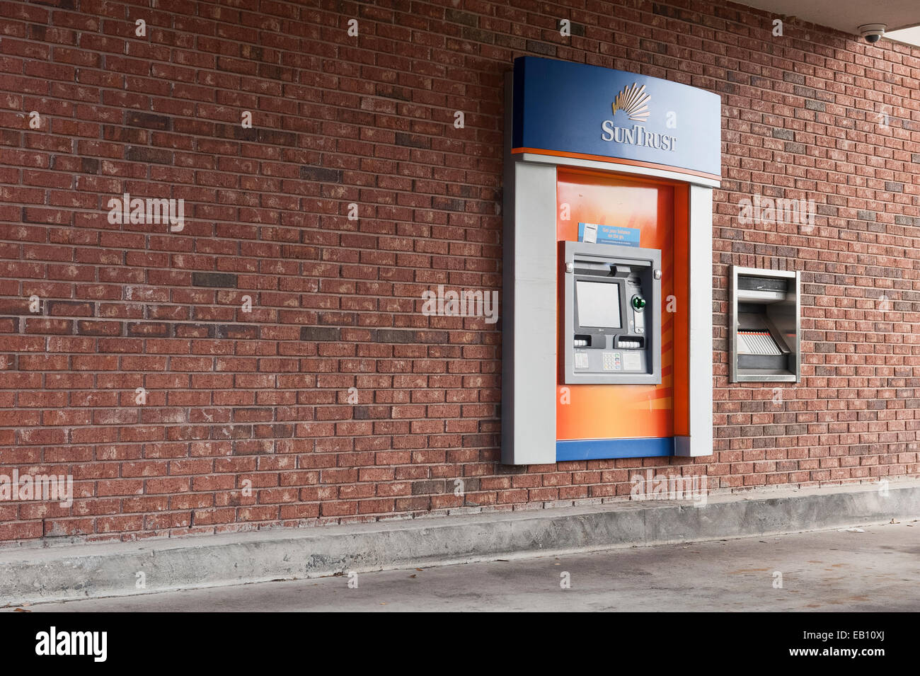 Sun Trust ATM überprüfen Einlösung Kaution Drive thru Banking befindet sich in Zentral-Florida-USA Stockfoto