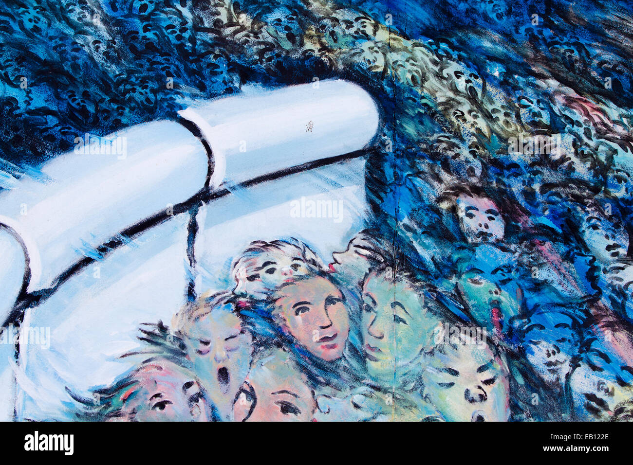Graffiti gefoltert Gesichter Straßenkunst Berliner Mauer Stockfoto