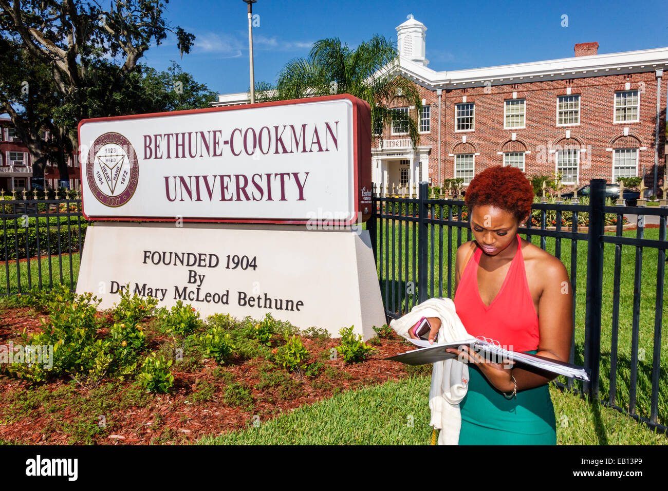 Dayton Beach Florida, Bethune-Cookman University, Campus, Schwarze Afrikaner, ethnische Minderheit, Erwachsene Erwachsene, Erwachsene, Frauen, Frauen, Teenager Stockfoto