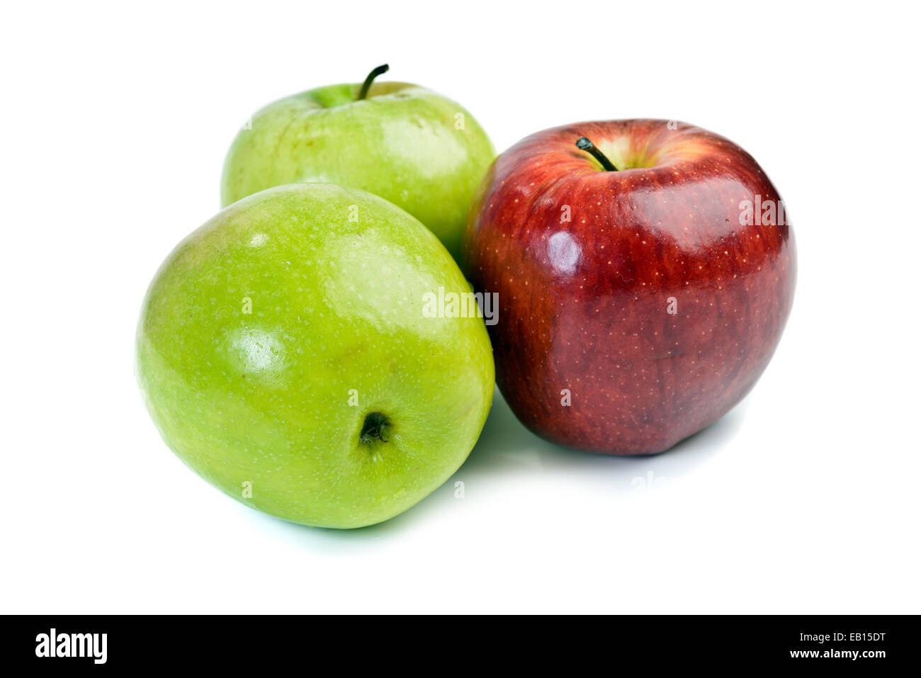 Rote und grüne Äpfel auf weiß Stockfoto