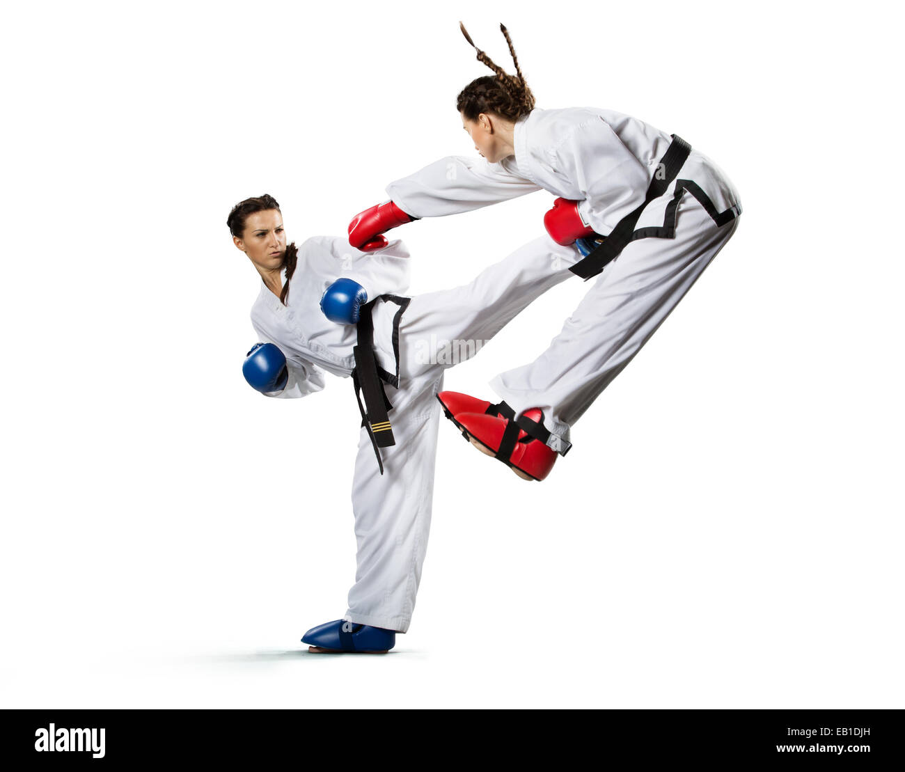 Karate-Frau in Aktion isoliert auf weißem Hintergrund Stockfoto