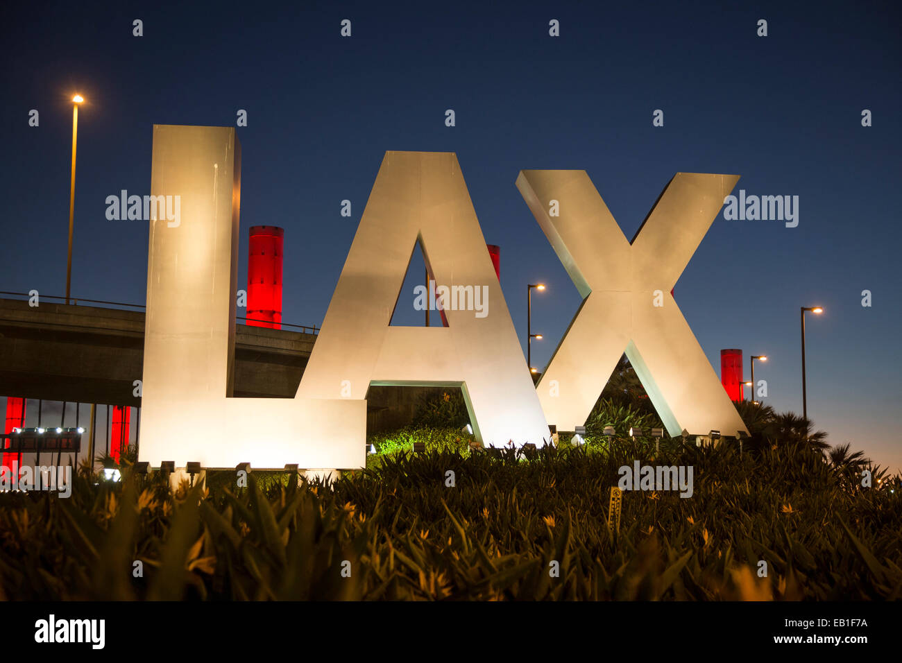 LAX Schild am Eingang zum internationalen Flughafen Los Angeles Century Boulevard Stockfoto