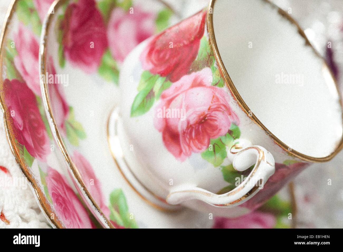 Vintage Teetasse, Pastell rosa, Blumen, Spitze Stockfoto