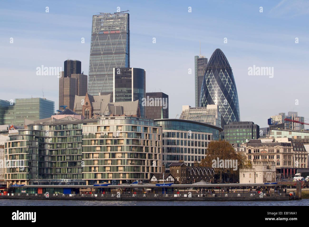 Blick auf die City of London von der South Bank über den Fluss Themse, London, England, UK Stockfoto