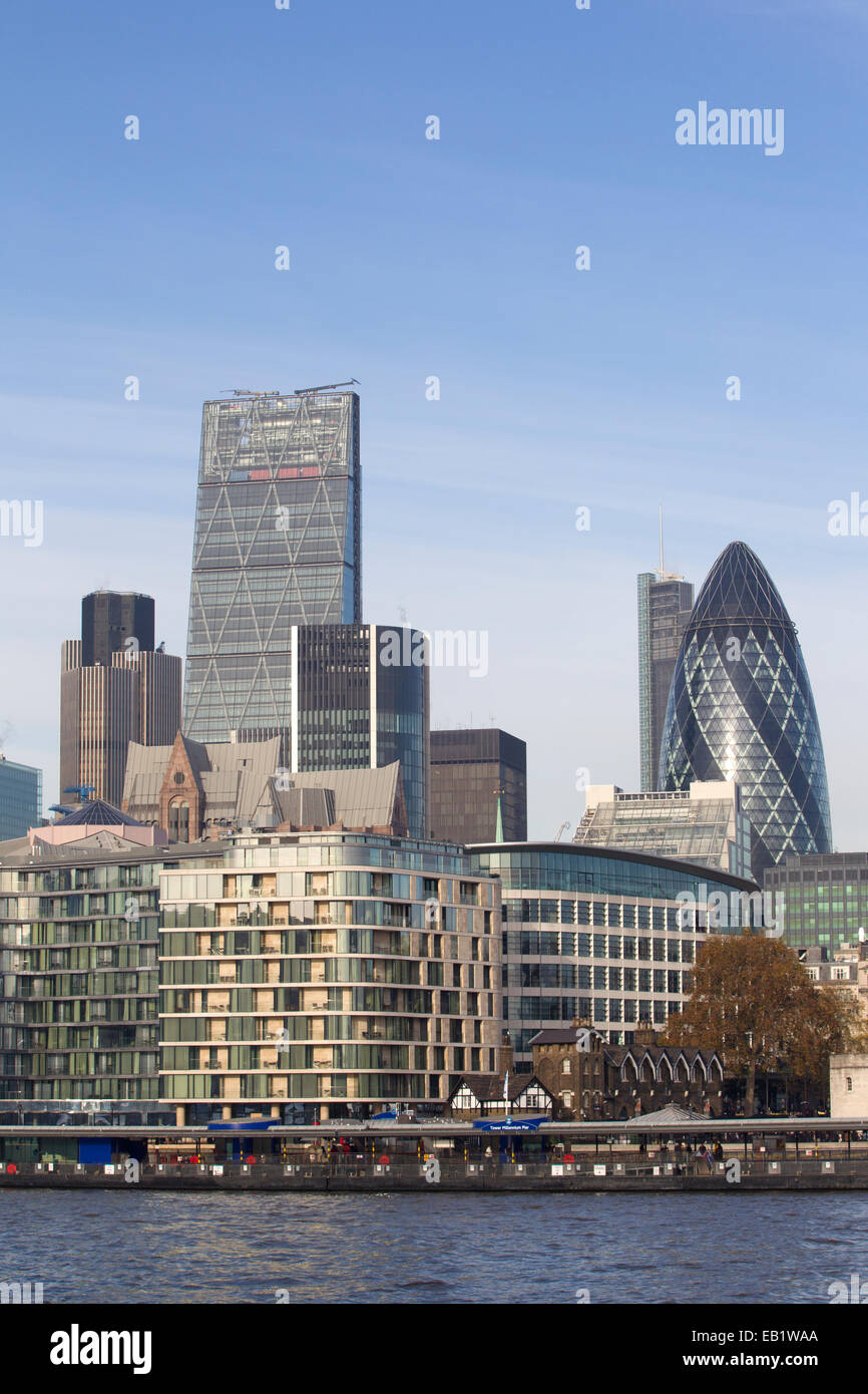 Blick auf die City of London von der South Bank über den Fluss Themse, London, England, UK Stockfoto