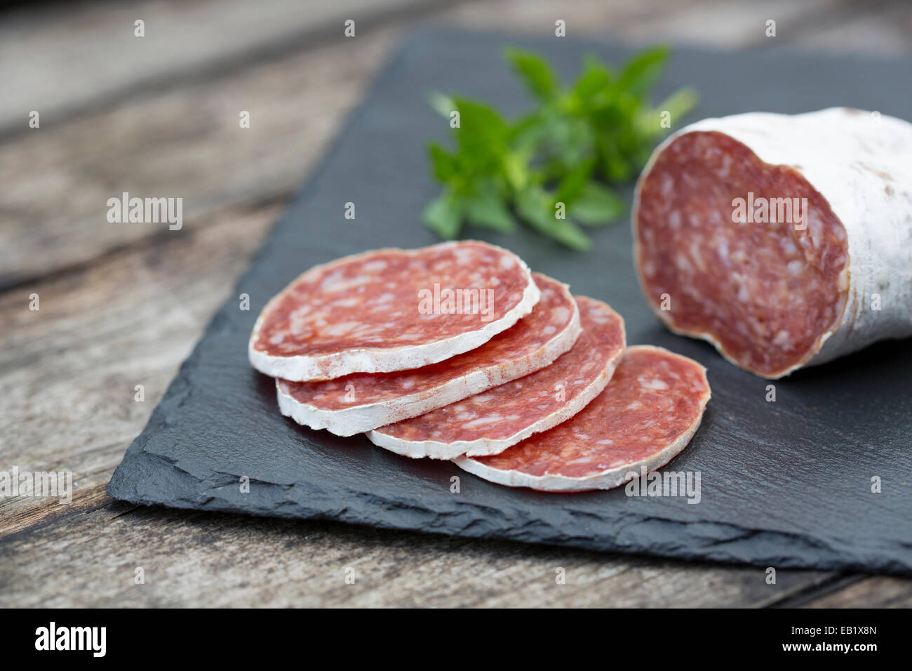 Wurst, Holz, Schiefer, Französisch, Essen Stockfoto