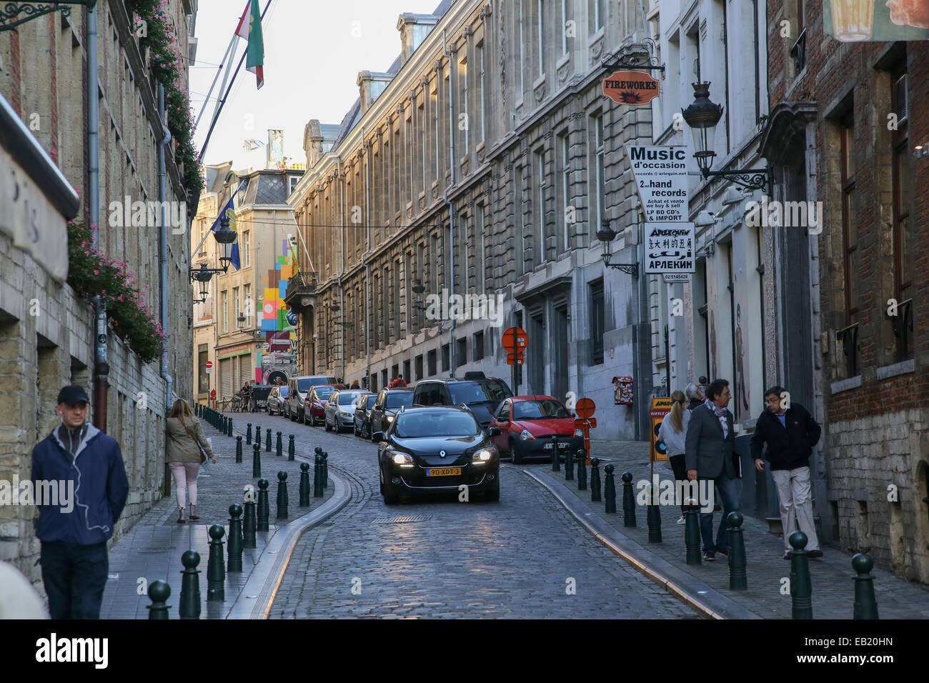 Belgien-kleine enge Straße Auto Kopfsteinpflaster Brüssel Stockfoto