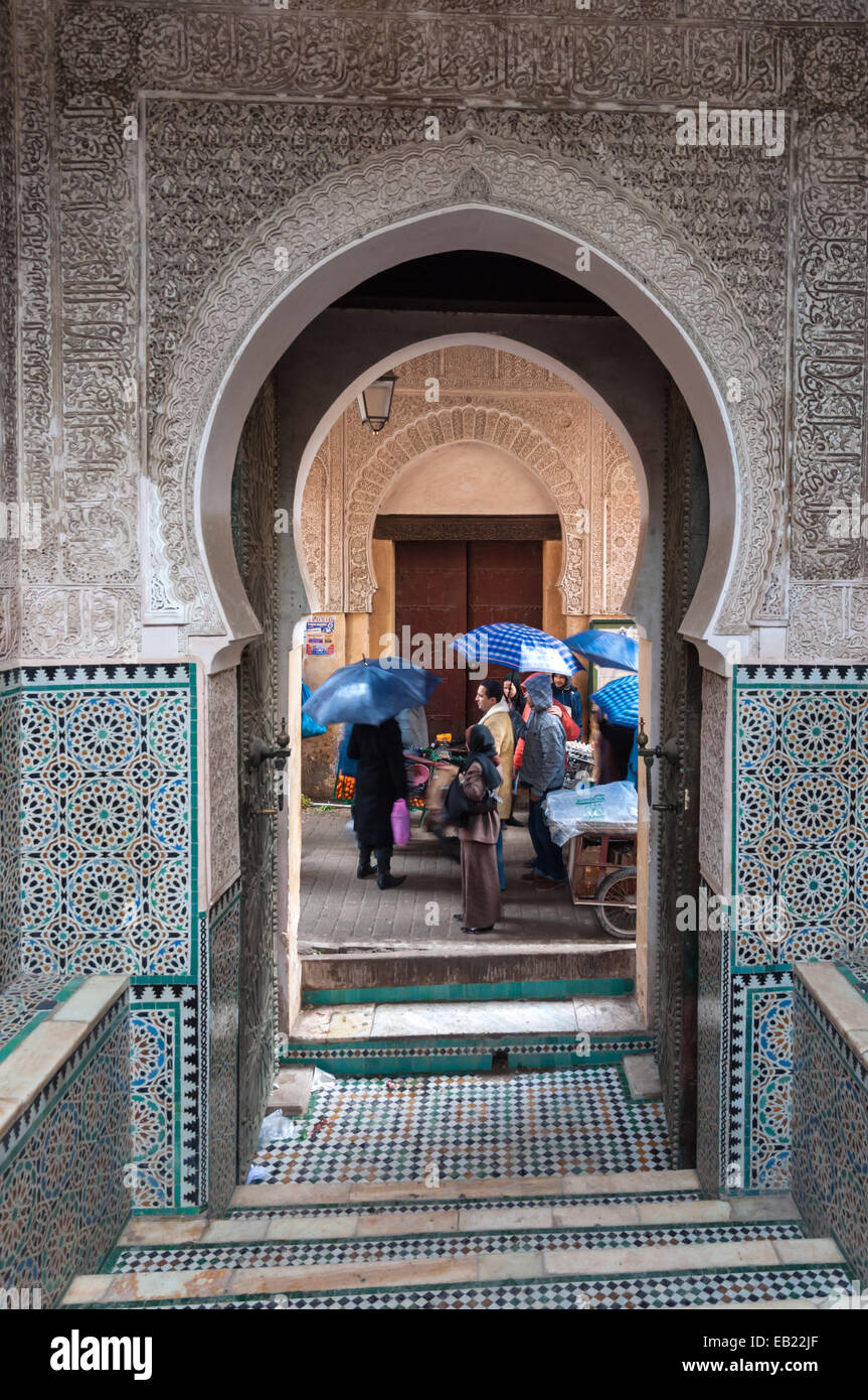 Tor in der Medina von marokkanischen Stadt Fez. 30. November 2008 in Fez, Marokko, Afrika Stockfoto