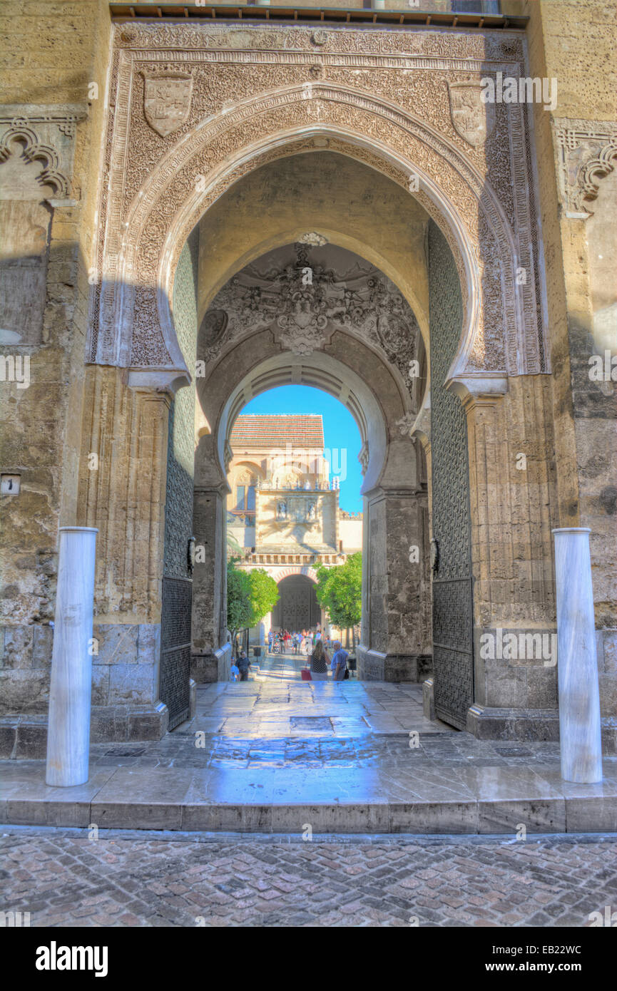 HDR die Tür, um die Moschee-Kathedrale von Córdoba, Córdoba, Andalusien, Spanien, Europa Stockfoto