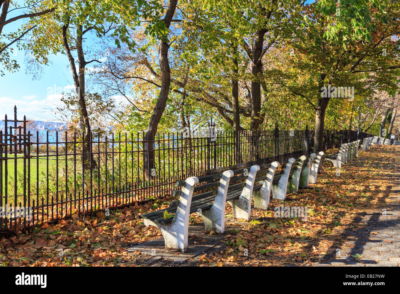 Park in Bay Ridge, Brooklyn, New York an einem schönen Herbsttag. Stockfoto