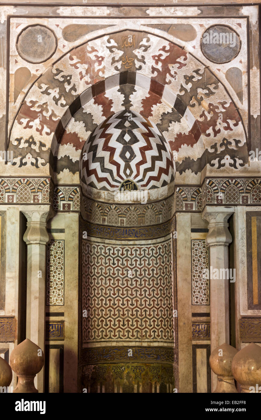 Mihrab des Mausoleums, Komplex von al-Ashraf Barsbay, nördlichen Friedhof, Kairo, Ägypten Stockfoto