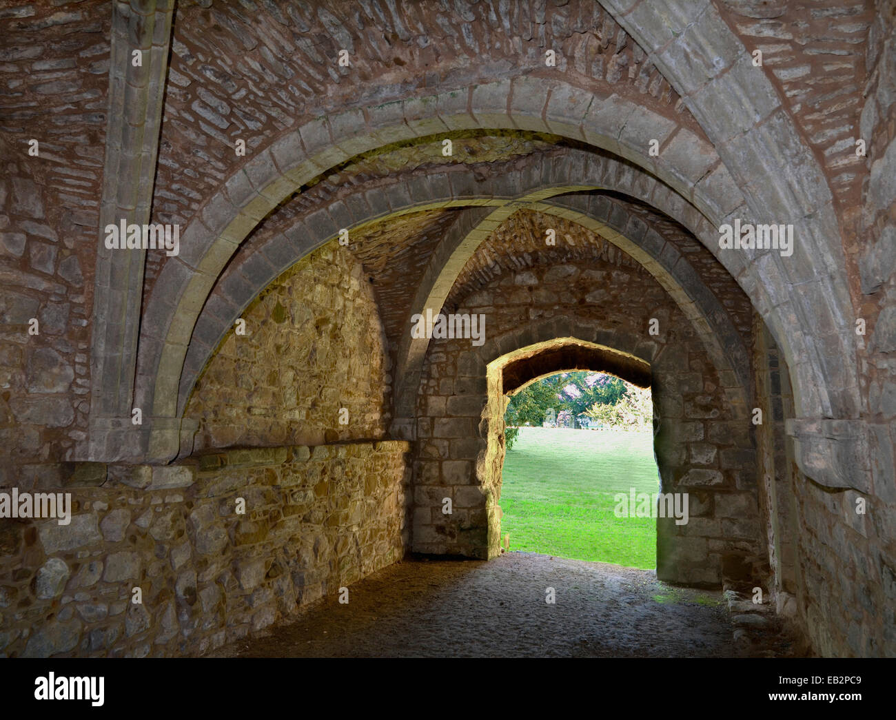 Innenraum des Slype vom Kloster des Mönchs Friedhofs, Lilleshall Abbey, Shropshire, UK Stockfoto