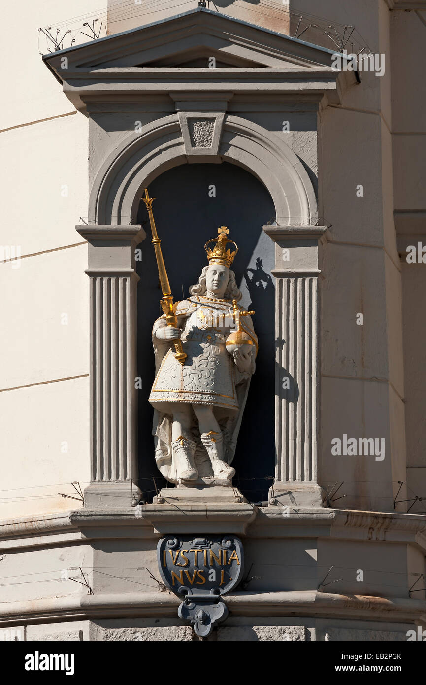 Skulptur von Justinian I. auf das barocke Rathaus, Lüneburg, Niedersachsen, Deutschland Stockfoto