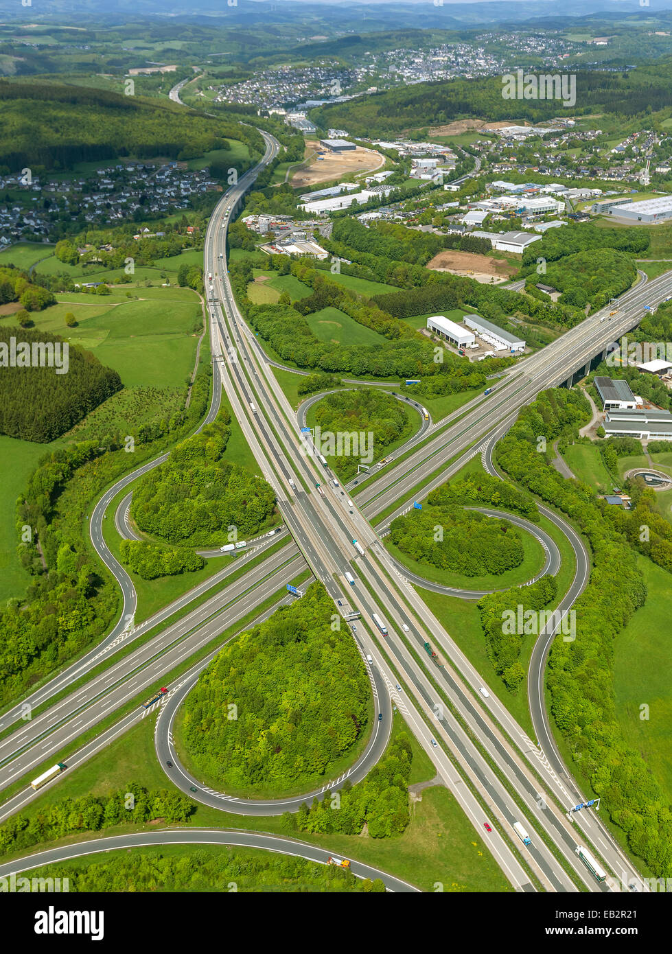 Luftaufnahme, Gewerbegebiet an der Autobahnausfahrt Wenden, Wenden A45, A4, Wenden, Nordrhein-Westfalen, Deutschland Stockfoto