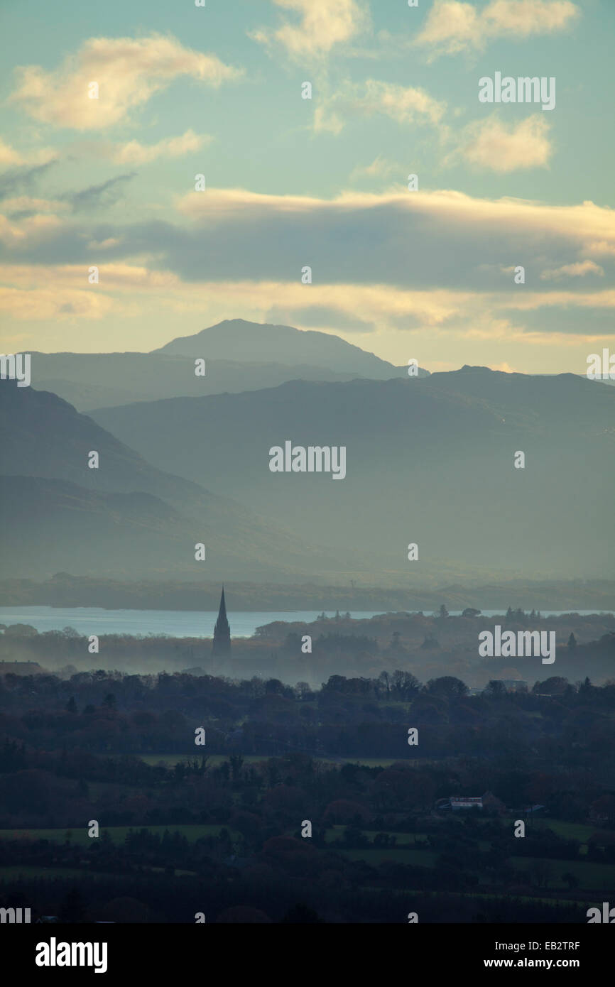 Morgennebel über Killarney und Magillycuddys stinkt, County Kerry, Irland. Stockfoto
