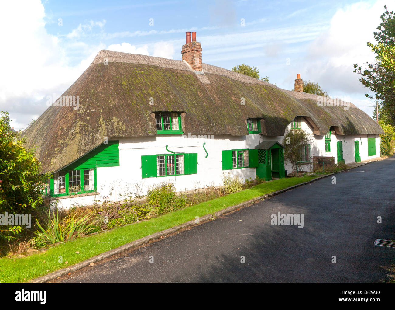 Historischen attraktive strohgedeckten Hütten in großes Bedwyn, Wiltshire, England, UK Stockfoto