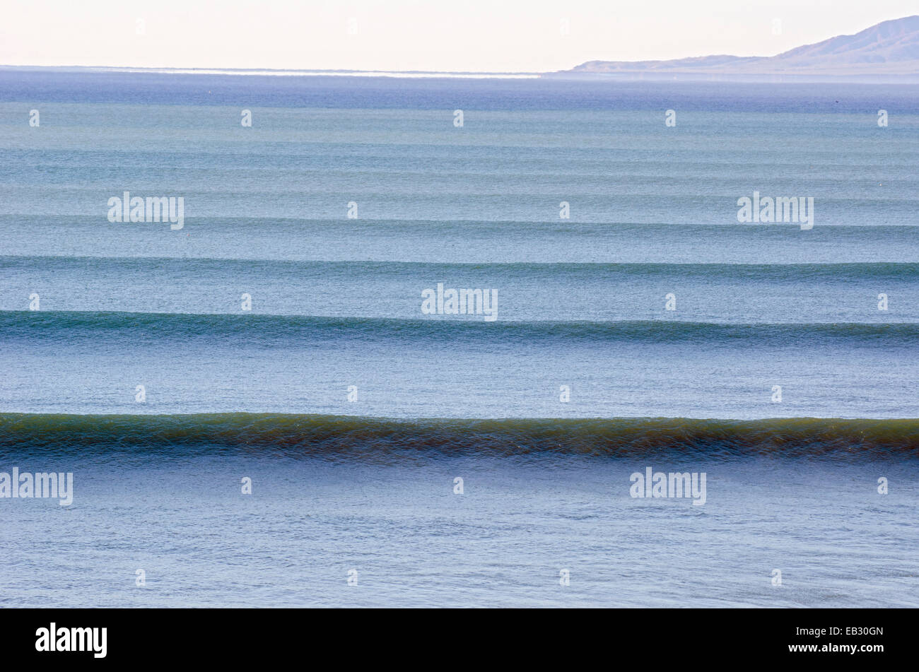 Winter Swell Linien im Pazifischen Ozean. Stockfoto