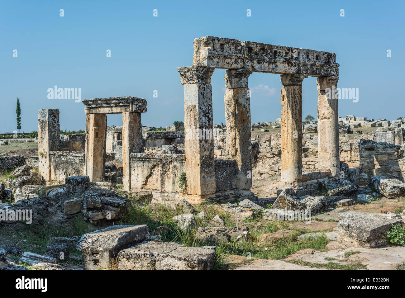 Gebäude in Hierapolis, antike griechische Stadt, UNESCO-Weltkulturerbe, in der Nähe von Pamukkale, Phrygien, Provinz Denizli, Türkei Stockfoto