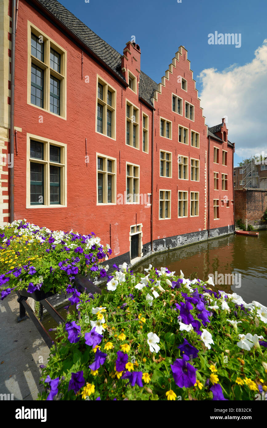 Villa von Guy Verhofstadt, ehemaliger Premierminister von Belgien, umgewandelt für 20 Millionen Euro, Patershol, Gent, flämische Region Stockfoto