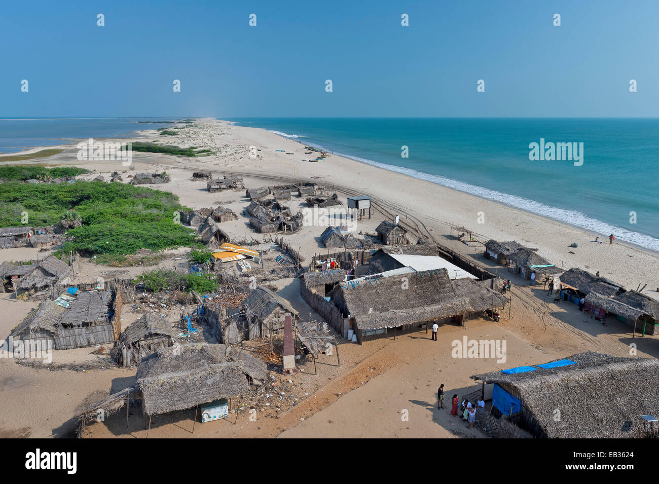 Einfache Hütten gemacht der Palmwedel, Fischerdorf, Mukundarayar Chathiram, Luftfahrttechnik, Pamban Insel, Tamil Nadu, Indien Stockfoto