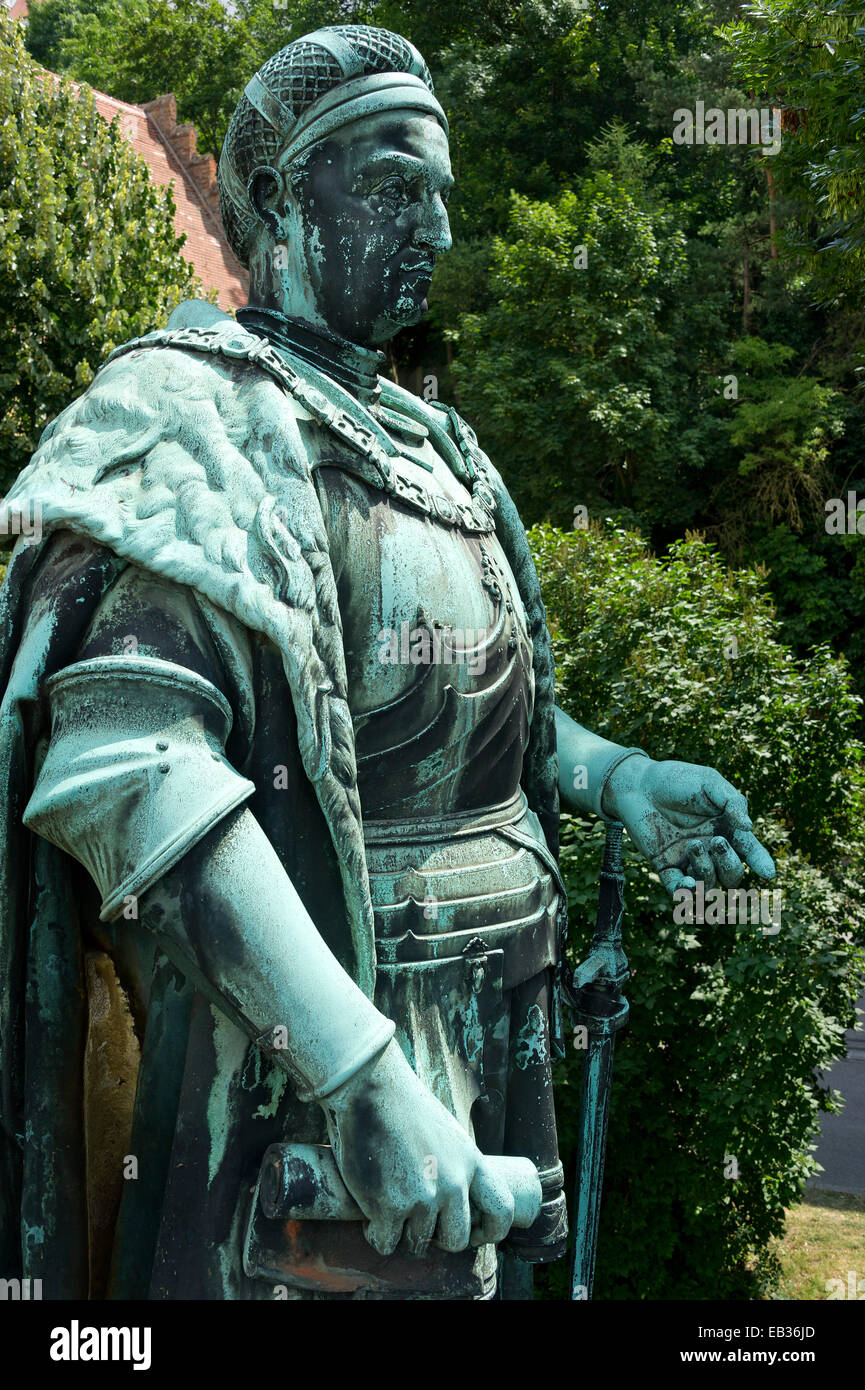 Bronzestatue von Ludwig der reiche, Herzog von Bayern, Altstadt, Landshut, untere Bayern, Bayern, Deutschland Stockfoto