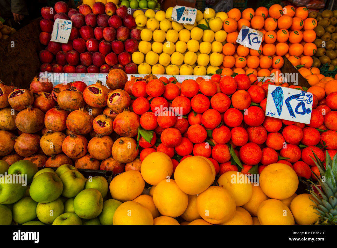 Frisches Obst zum Verkauf im Basar von Sulaymaniyah, Sulaymaniyah, irakische Kurdistan, Irak Stockfoto