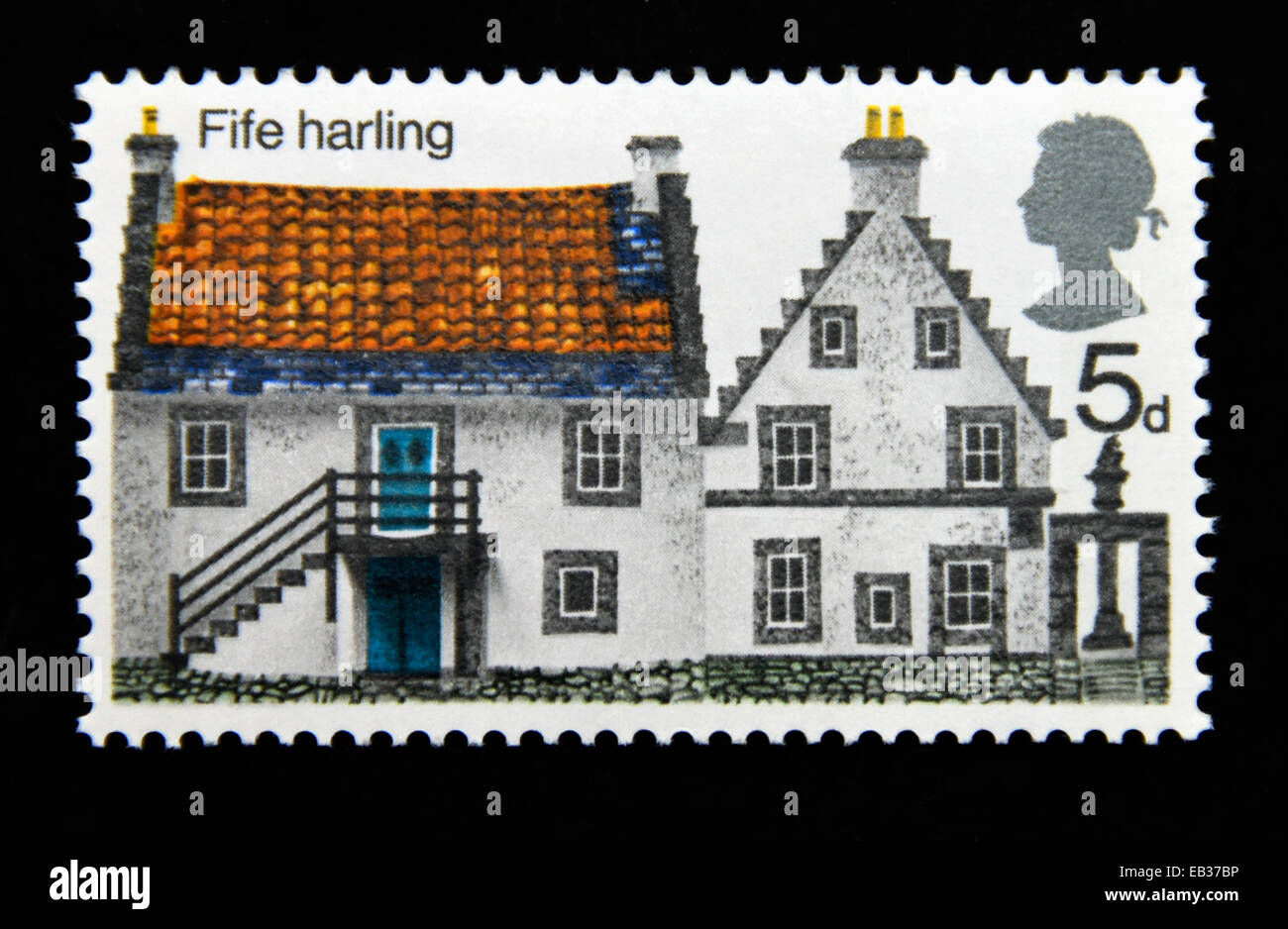 Briefmarke. Great Britain. Königin Elizabeth II. Britische ländlicher Architektur. 1970. Fife Harling. 5D. Stockfoto