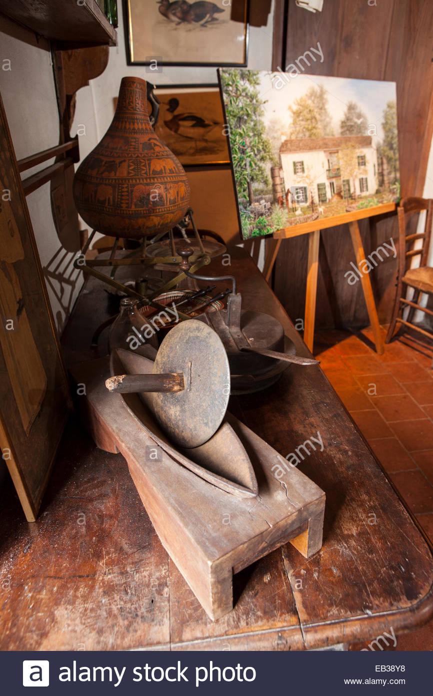 unvollendete keller schmücken antiquitäten schmücken das innere des historischen houmas house stockbild stilleben historisch stockfotos unvollendete keller schmücken antiquitäten schmücken das innere des historischen houmas house stockbild stilleben historisch stockfotos
