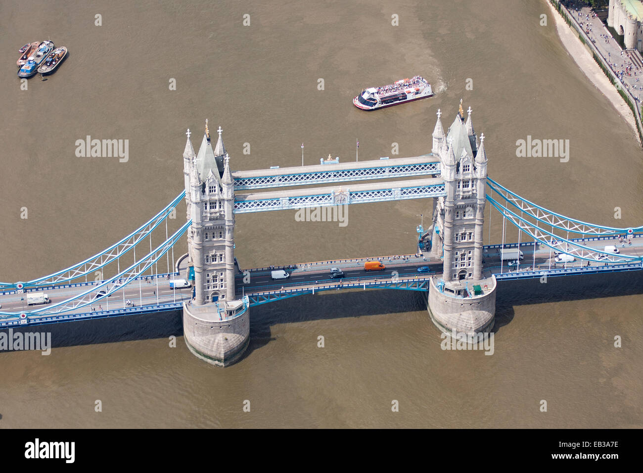 Erhöhte Ansicht der Tower Bridge, London, England, Großbritannien Stockfoto