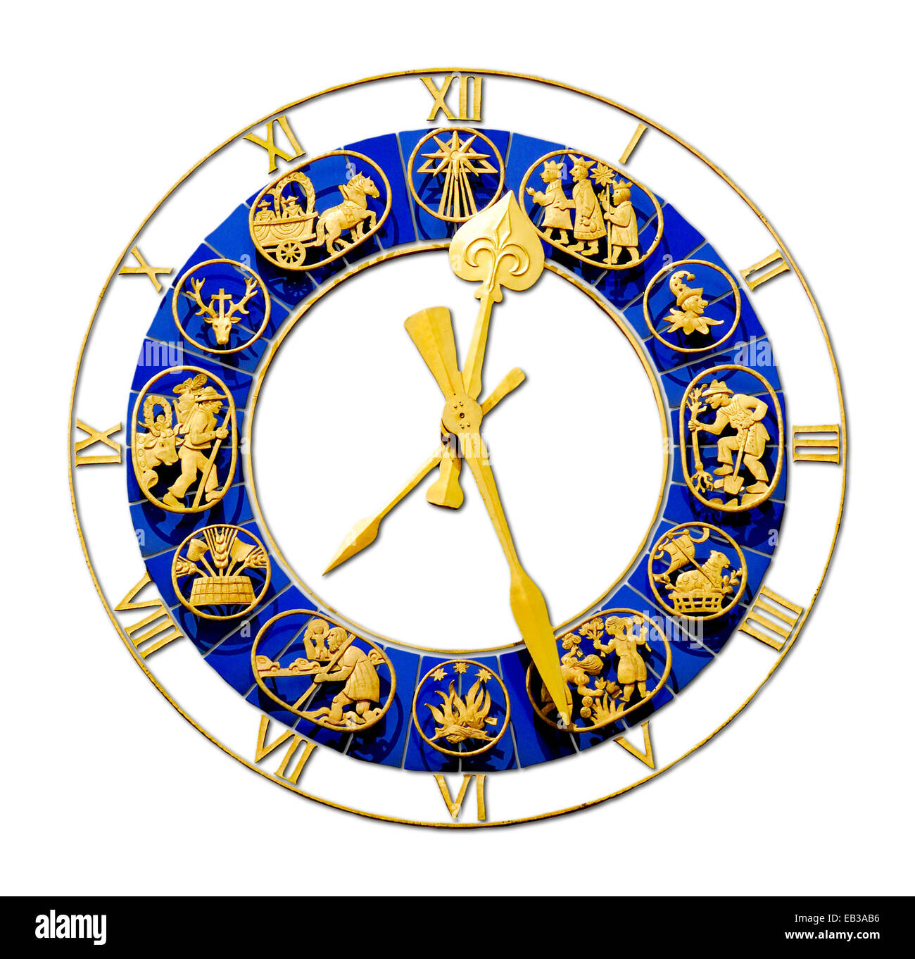 München, Bayern, Deutschland. Dekorative Uhr auf dem Turm des Altes Rathaus / altes Rathaus, Marienplatz. Digital ausgeschnitten Stockfoto