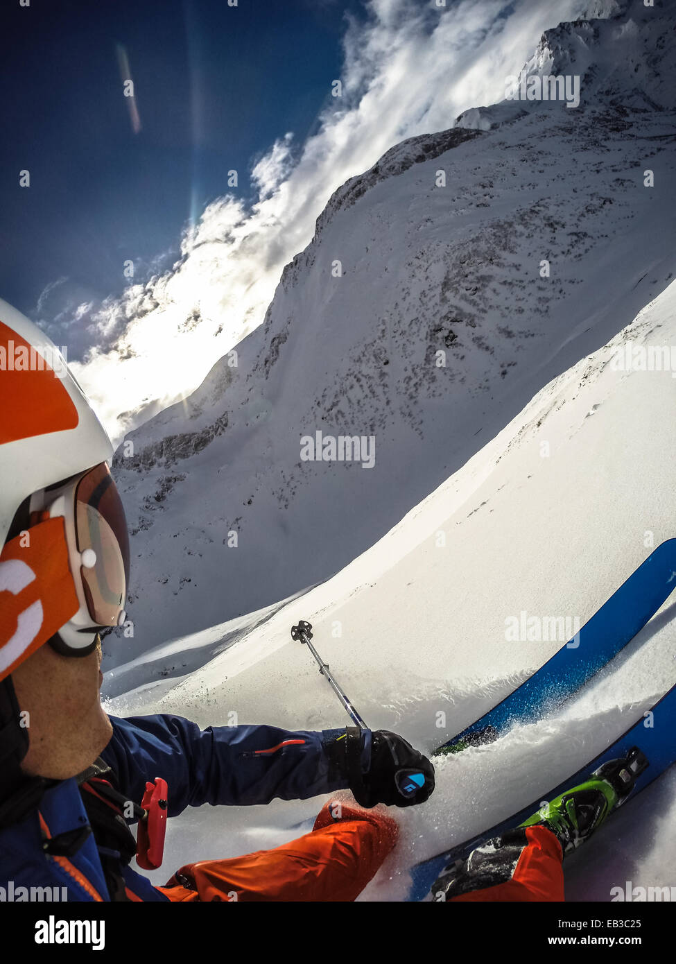 Man Downhill Powder Ski, Gastein, Salzburg, Österreich Stockfoto