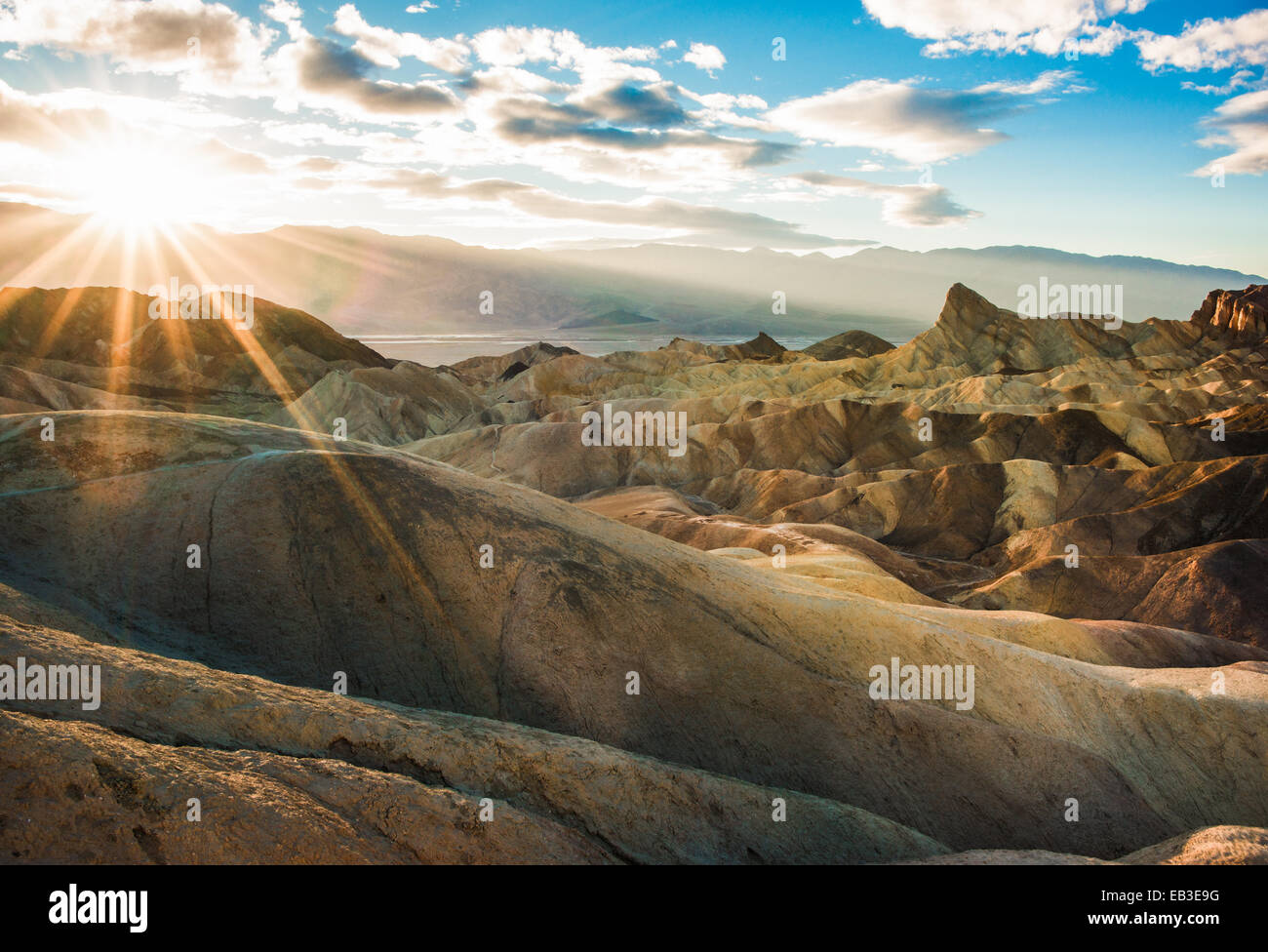 Zabriskie Point Trail bei Sonnenuntergang, Death Valley National Park, Inyo County, Kalifornien, USA Stockfoto