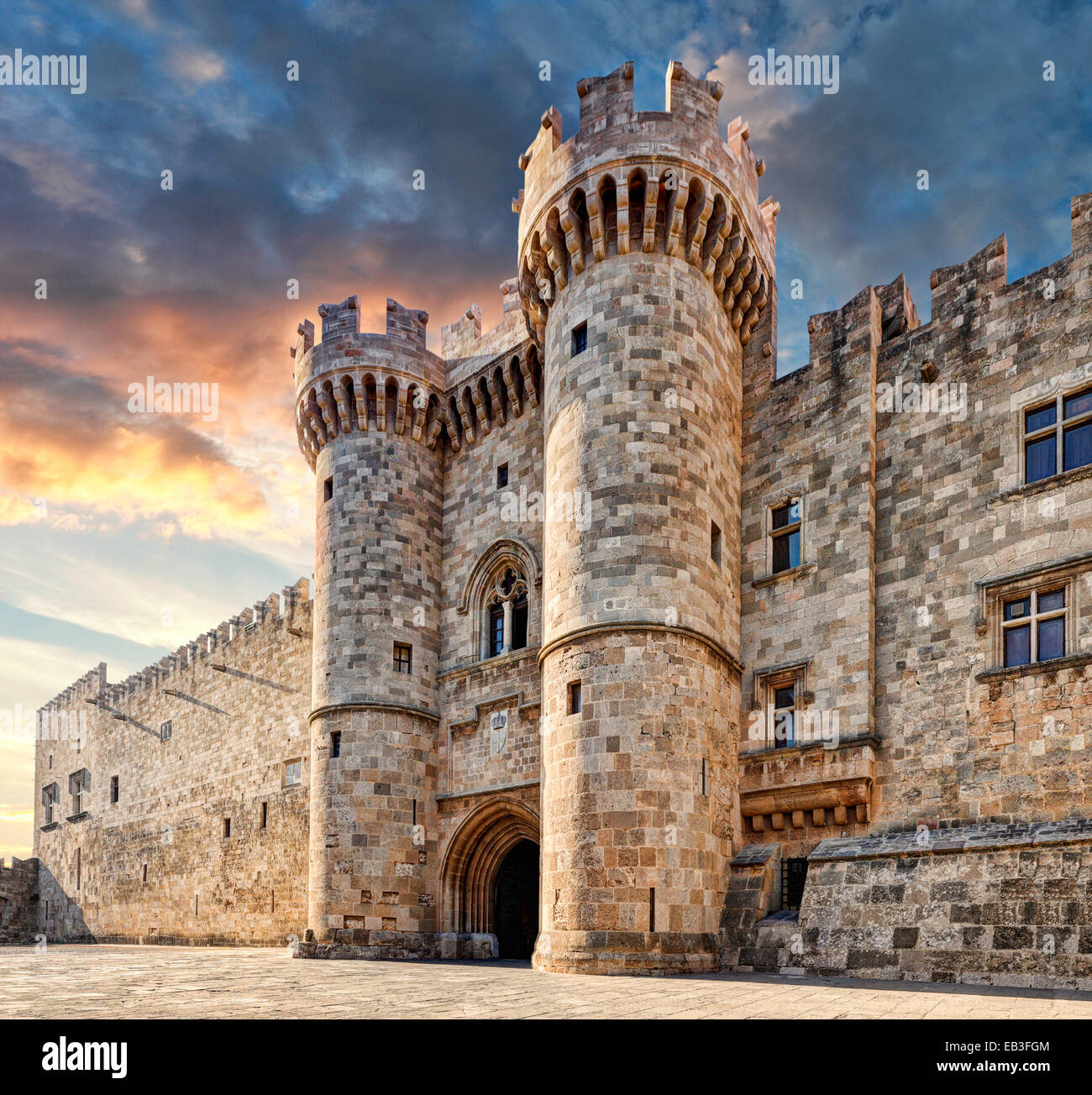 Der Palast des Großmeisters der Ritter ist eine mittelalterliche Burg in der Altstadt von Rhodos, Griechenland Stockfoto