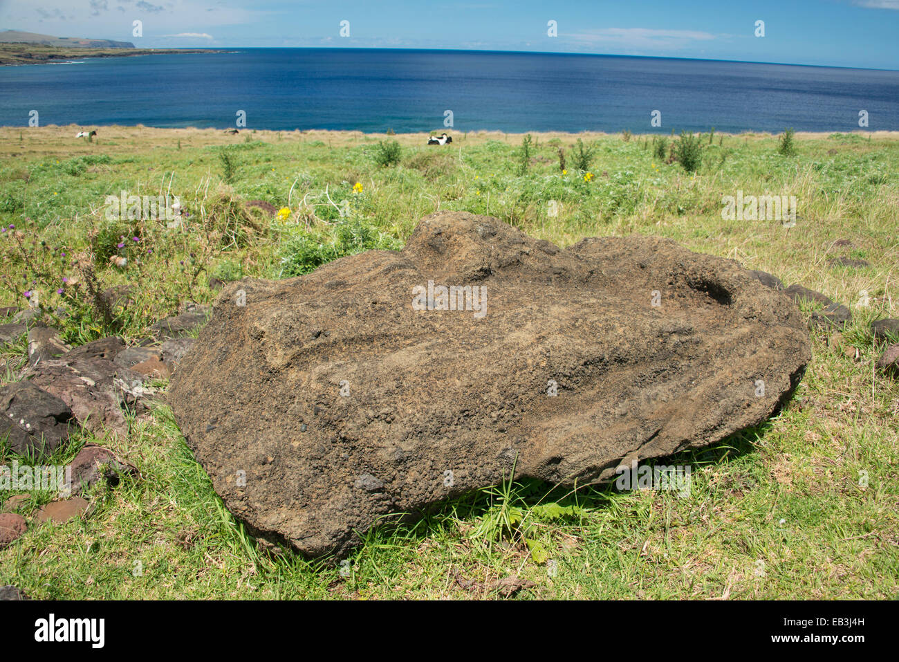 Chile, Osterinsel aka Rapa Nui, Rapa Nui NP. Ahu Vinapu, wichtige zeremonielle Zentrum mit montierten Platten, Moi Kopf. Stockfoto