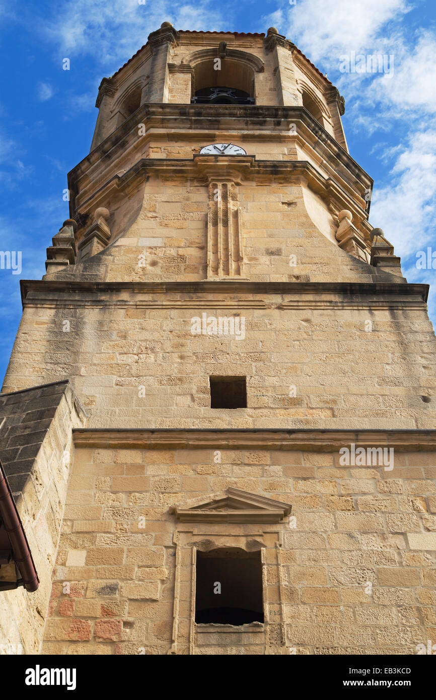 Bell Tower von San Salvador Kirche in Getaria, Baskenland, Spanien. Stockfoto