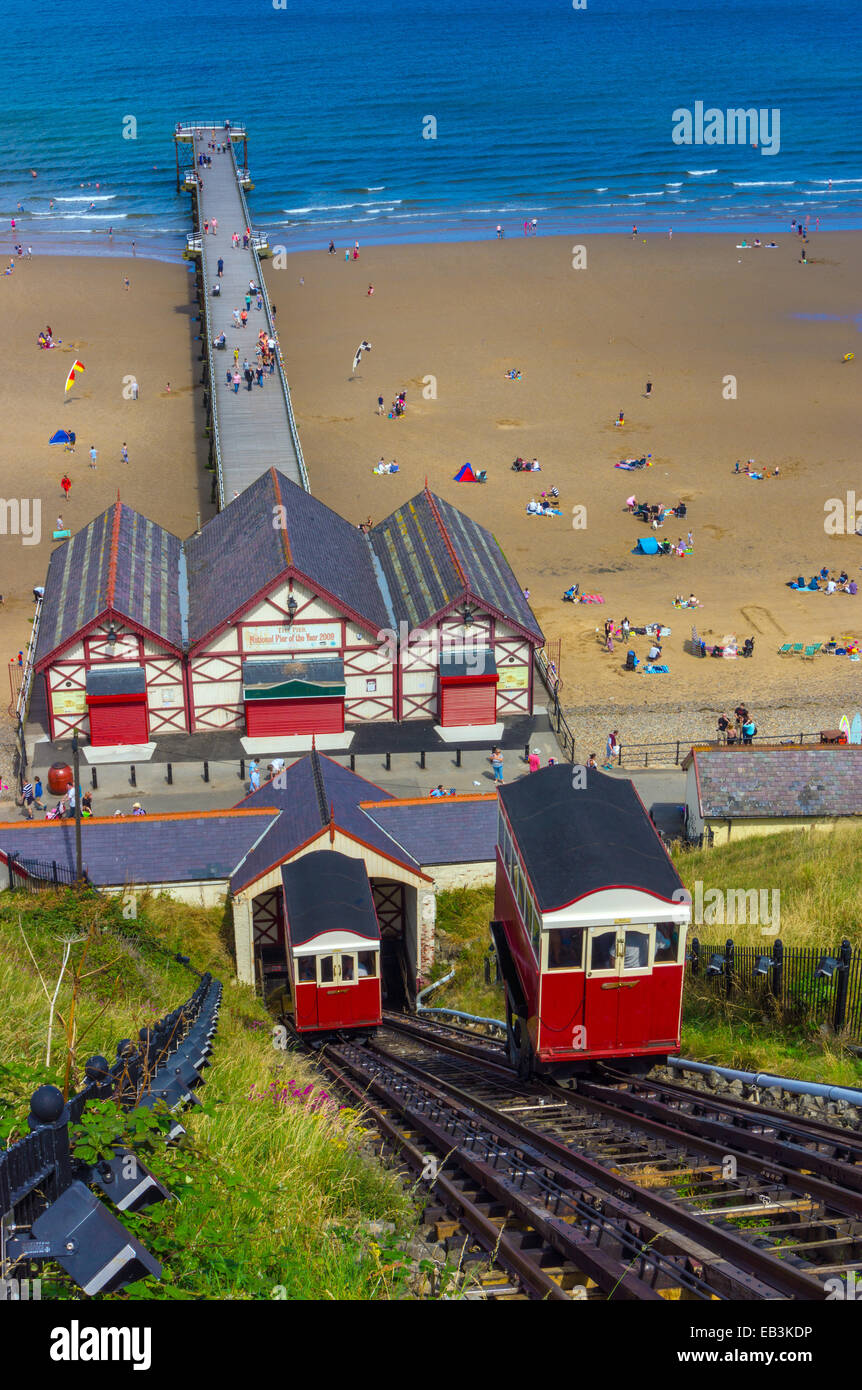 Cliff Railway und viktorianischen Pier in Saltburn durch das Meer North Yorkshire England Stockfoto