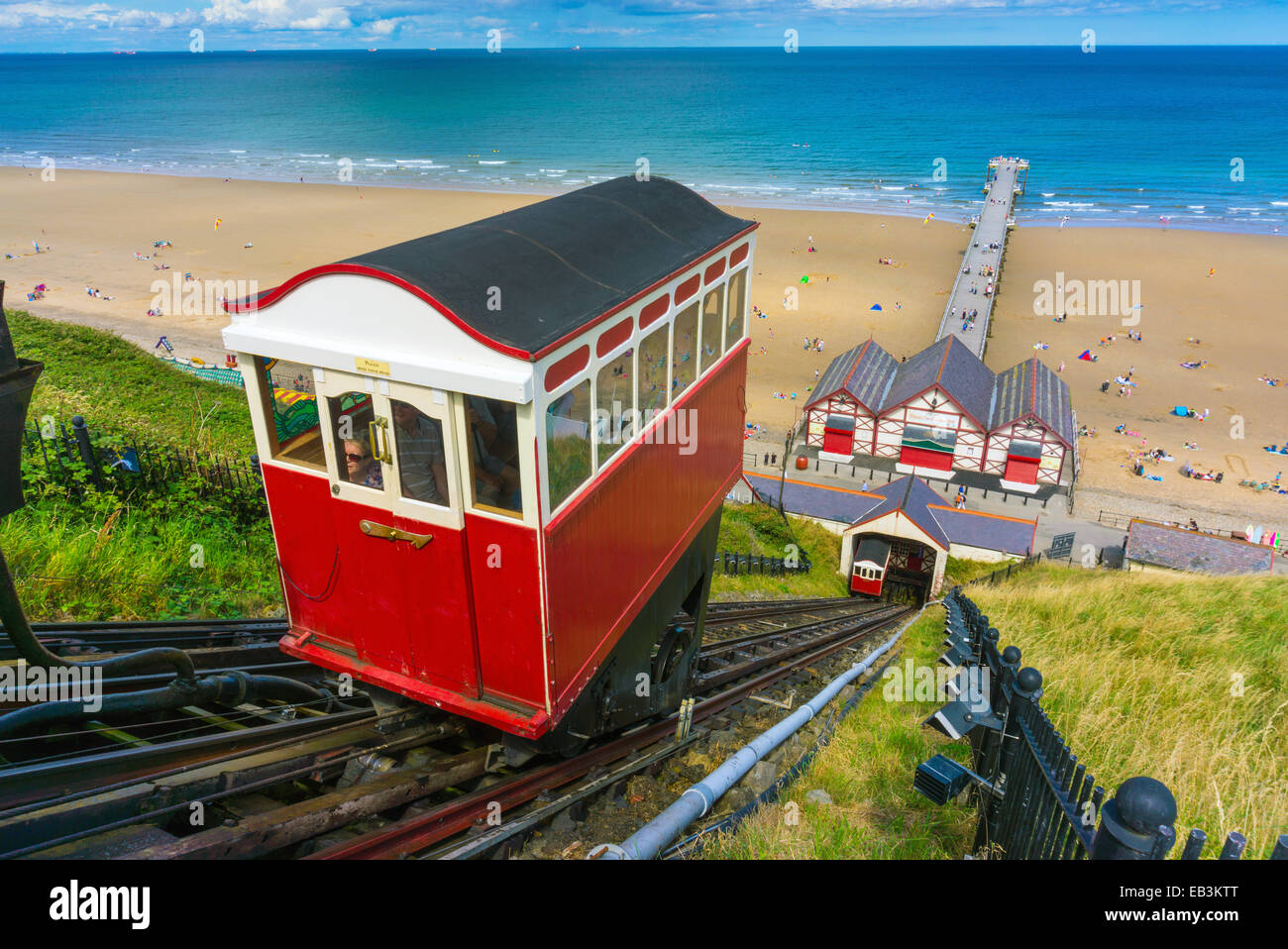 Cliff Railway und viktorianischen Pier in Saltburn durch das Meer North Yorkshire England Stockfoto