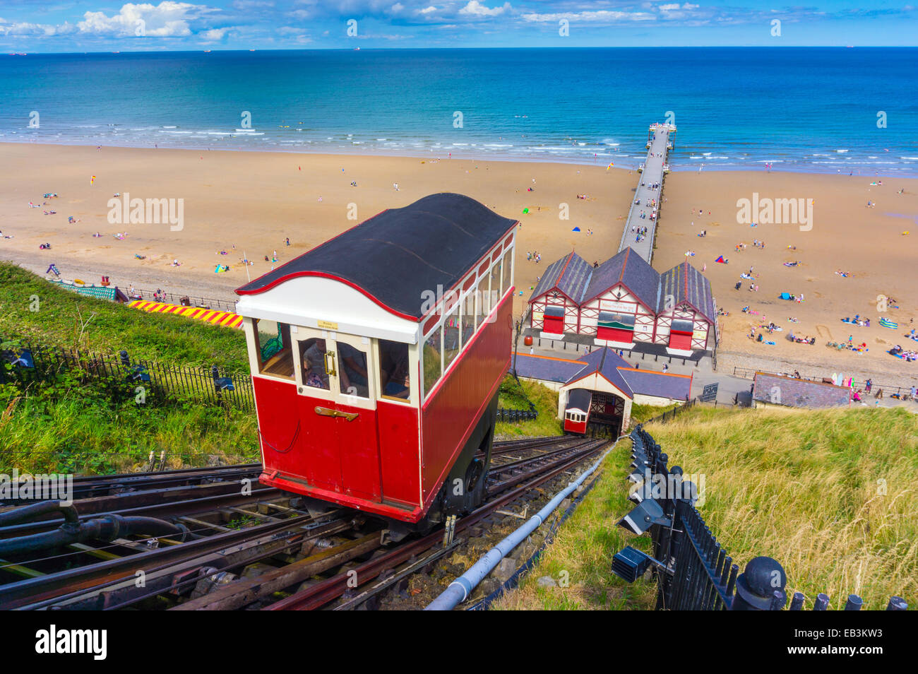 Cliff Railway und viktorianischen Pier in Saltburn durch das Meer North Yorkshire England Stockfoto