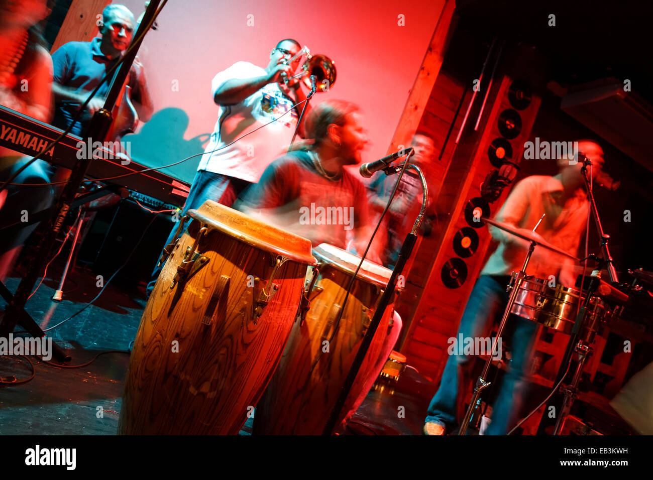 Salsa-Band spielt im Nuyorican Café, Old San Juan, Puerto Rico Stockfoto