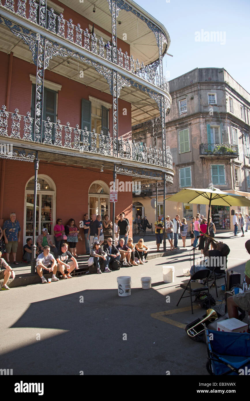 Straßenmusiker spielen Jazz auf der am Straßenrand Stadt Zentrum New Orleans USA Stockfoto