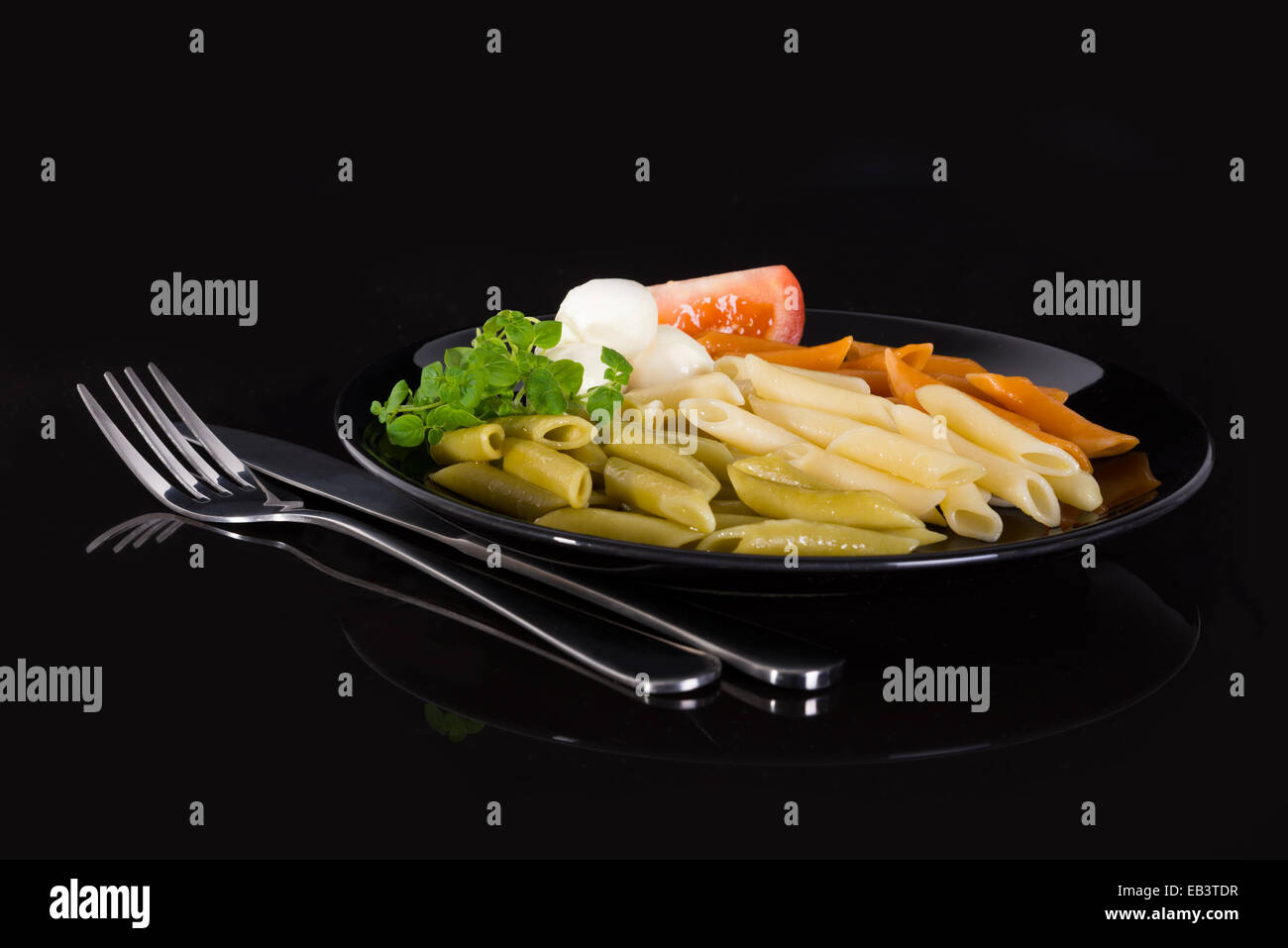 Italienische Pasta Farbe - grün, weiß und rot - Penne lisce Stockfoto