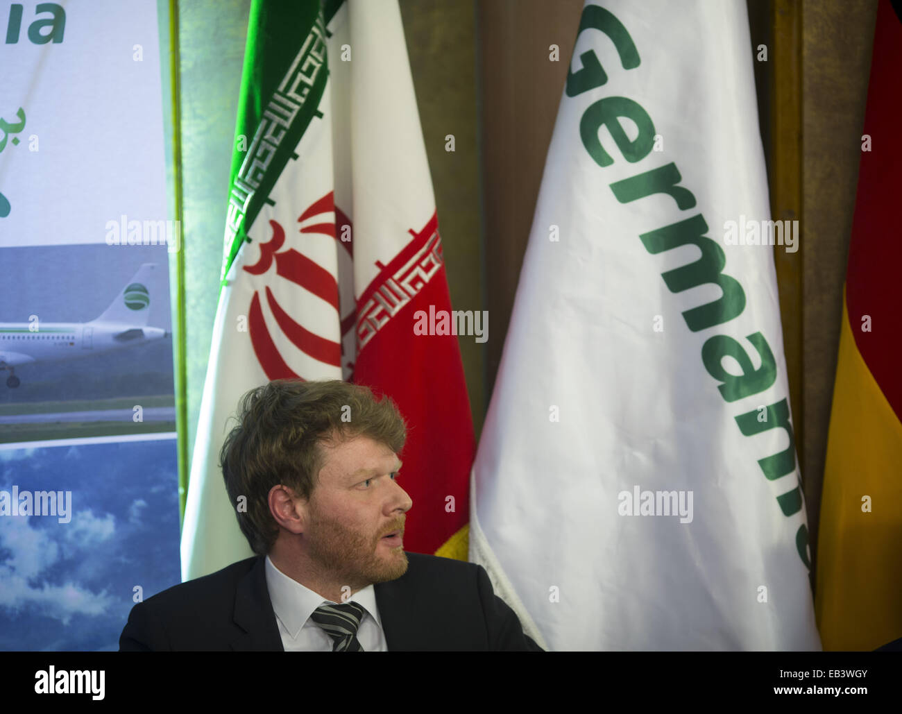 Teheran, Iran. 25. November 2014. 25. November 2014 - besucht Teheran - FLORIAN STAHL, deutschen Germania Fluggesellschaft Sales Manager, die Eröffnungsfeier für die Germania Airlines Flüge im Iran, in einem Hotel in Nord-Teheran. Morteza Nikoubazl/ZUMAPRESS © Morteza Nikoubazl/ZUMA Draht/Alamy Live-Nachrichten Stockfoto