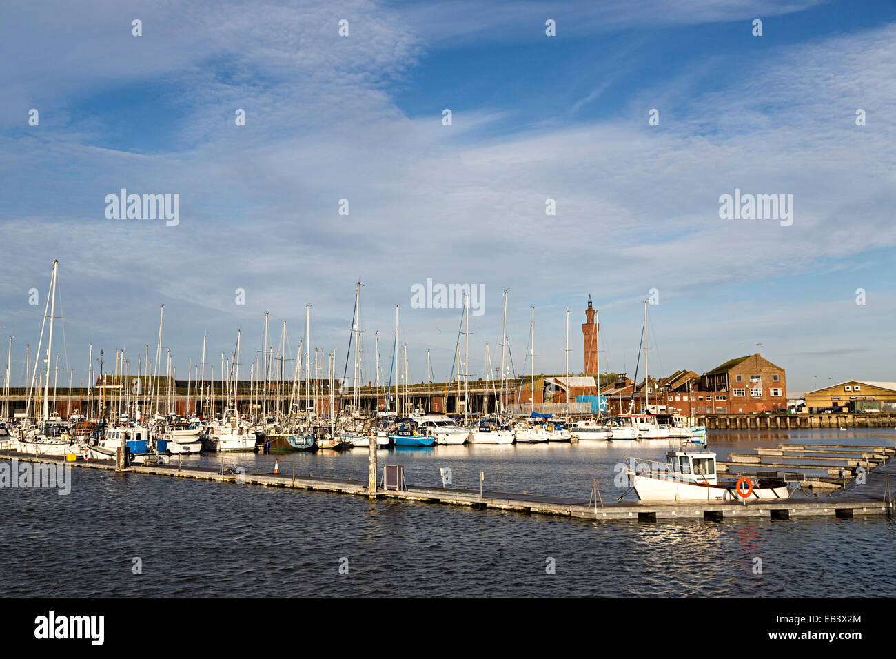 Marina im Hafen mit Hafen Turm, Grimsby, Lincolnshire, England, UK Stockfoto