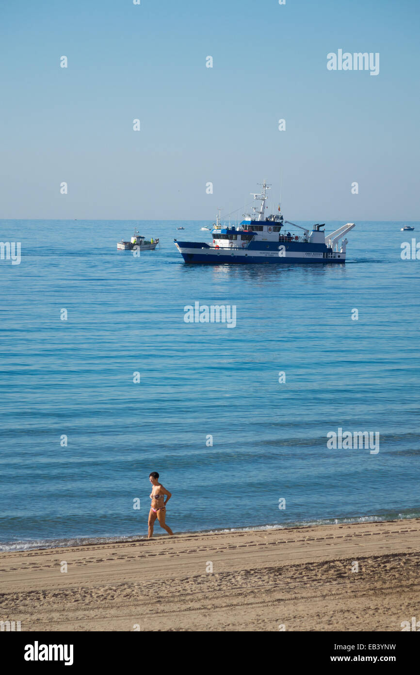 Benidorm, Costa Blanca, Spanien, Europa. secretaria General de Pesca, Emma bardan, Santa Cruz de Tenerife in der Bucht Kontrolle der Fischerei. Stockfoto