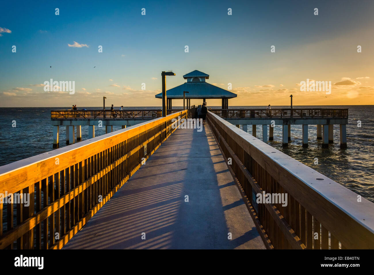 Abendlicht auf dem Fishing Pier in Fort Myers Beach, Florida. Stockfoto