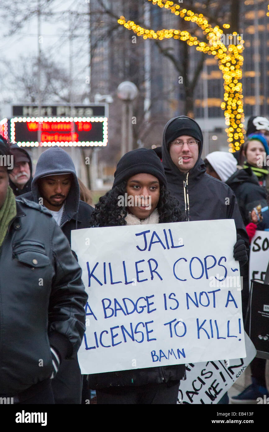 Detroit, Michigan, USA. 25. November 2014.  Menschen protestieren die Entscheidung einer Grand Jury in Ferguson, Missouri, kein weißer Polizist für den Mord an Michael Brown, eine unbewaffnete afro-amerikanischen Teenager anzuklagen. Bildnachweis: Jim West/Alamy Live-Nachrichten Stockfoto
